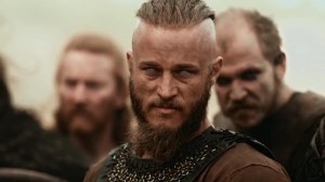 Ragnar Lothbrock dont l’interprète Travis Fimmel aurait fait un parfait Jax Teller dans Sons of Anarchy 